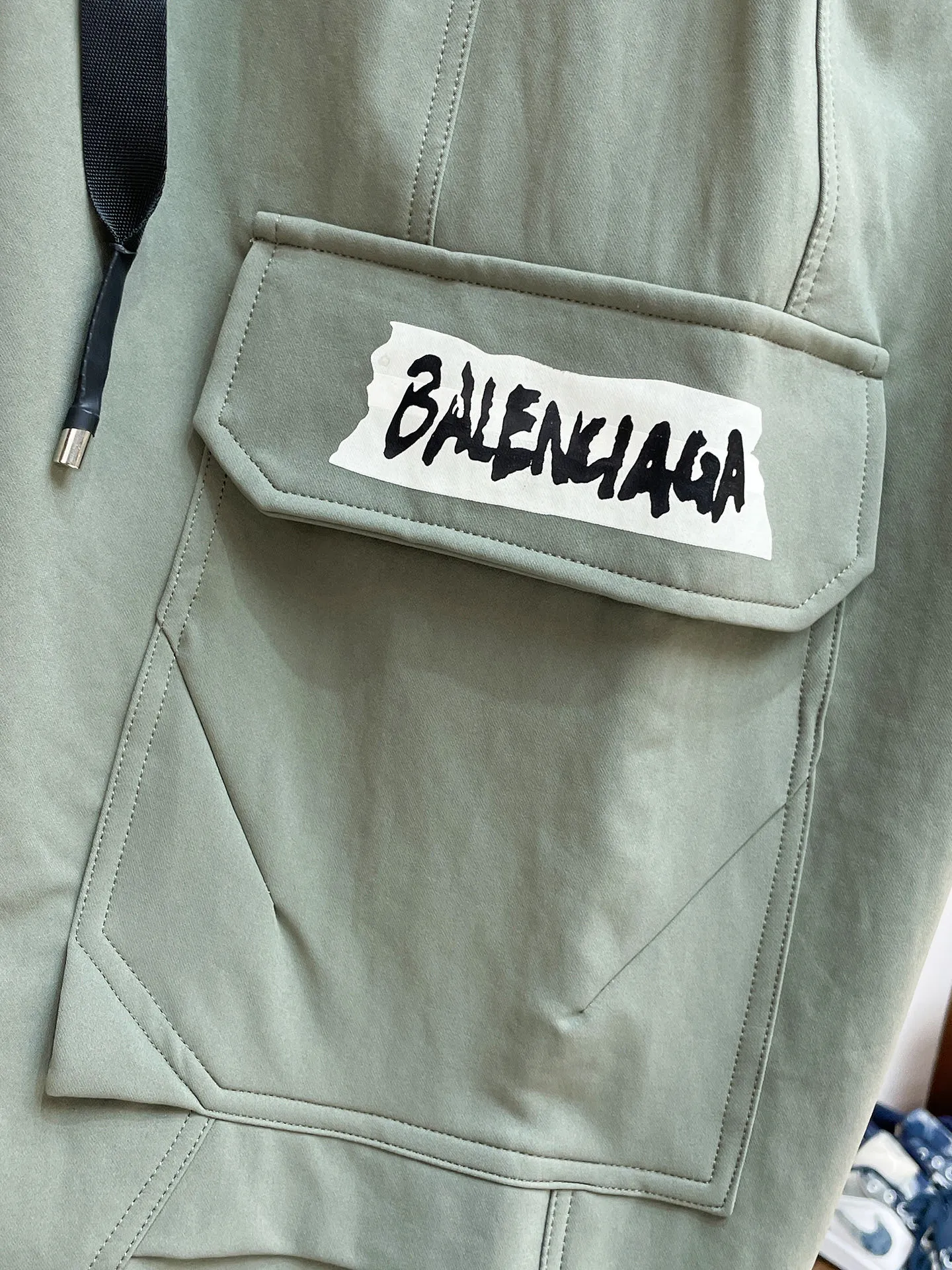 Balenciaga [High Version] 2026 Autumn and Winter latest products, available at counters at the same time, Original product, fashionable casual trousers and casual trousers, using imported original fabrics, top-grade embroidery 🪡 craft letter pattern logo, original hardware accessories decoration, simple yet fashionable, fashionable and handsome upper body, Sizes: M-3XL